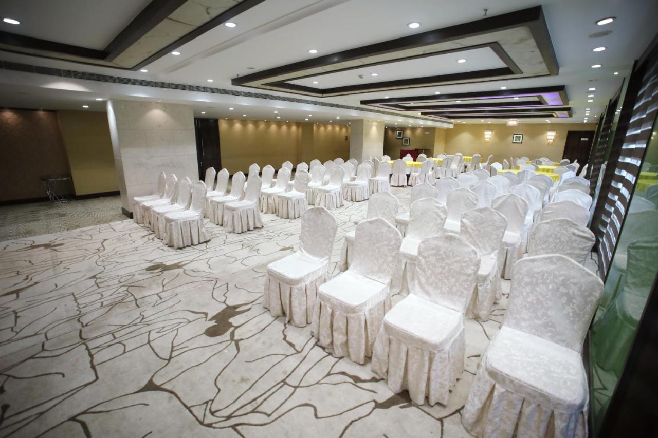 The Byke Suraj Plaza Pure Veg, Thane Exterior foto
