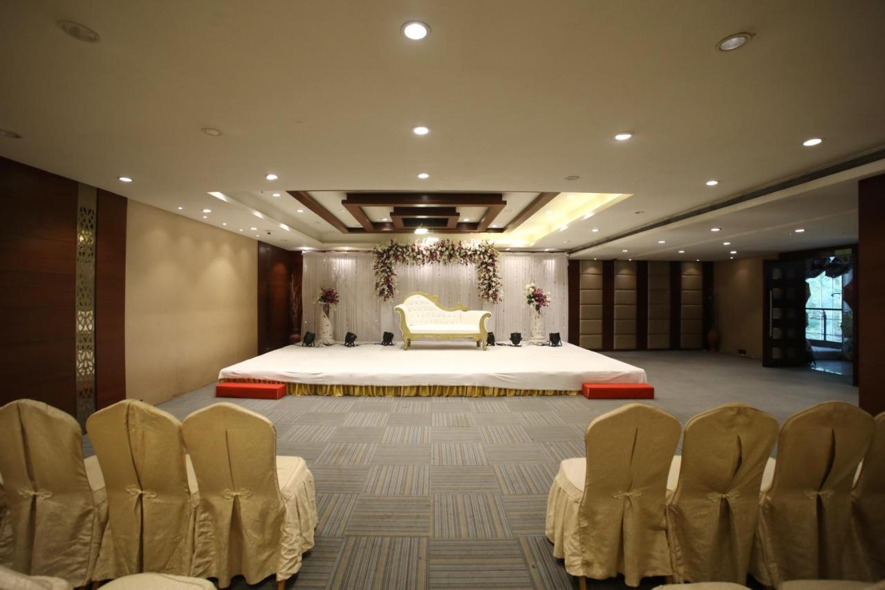 The Byke Suraj Plaza Pure Veg, Thane Exterior foto