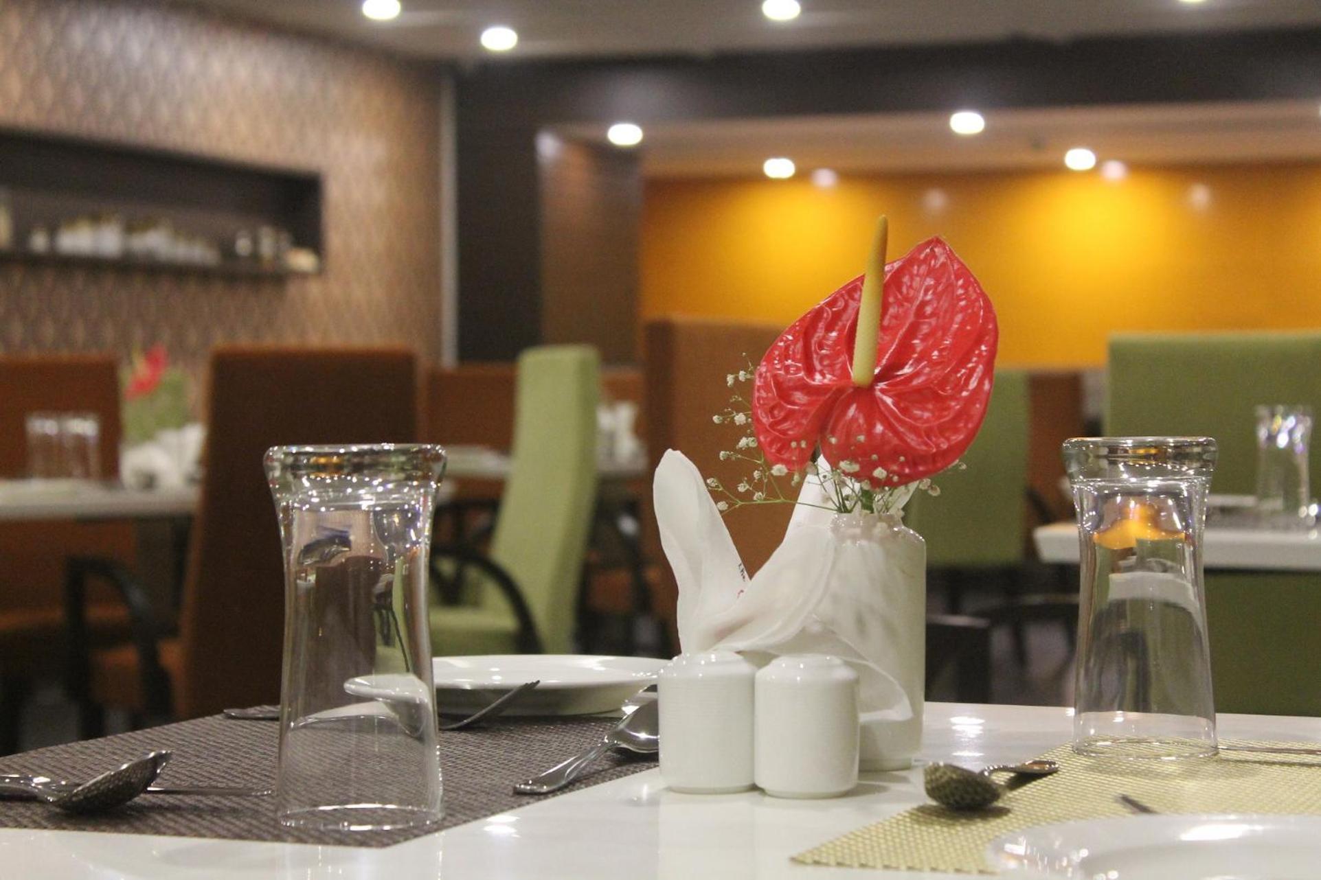 The Byke Suraj Plaza Pure Veg, Thane Exterior foto